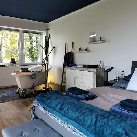 Buby - Vegtelenbe Es Tovabb Appartement *