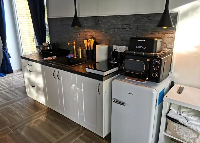 Buby - Vegtelenbe Es Tovabb *