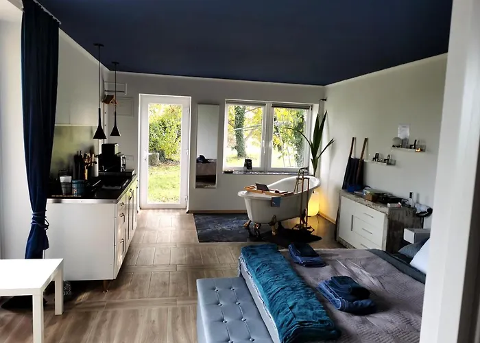 Buby - Vegtelenbe Es Tovabb Apartmán